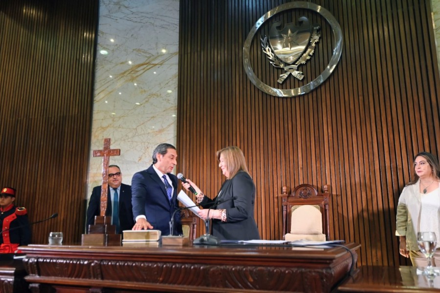 Silva Neder: «El pueblo santiagueño nos dio la responsabilidad de ratificar un modelo de provincia con un Estado bien presente» Silva Neder: «El pueblo santiagueño nos dio la responsabilidad de ratificar un modelo de provincia con un Estado bien presente»