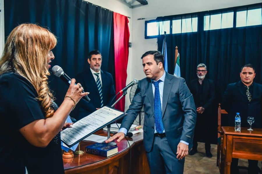 Daniel Ruiz asume su segundo mandato en Clodomira y promete «mayor responsabilidad» Daniel Ruiz asume su segundo mandato en Clodomira y promete «mayor responsabilidad»