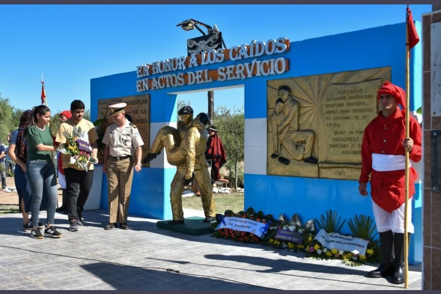 Homenaje a los 43 Gendarmes de Santiago del Estero Homenaje a los 43 Gendarmes de Santiago del Estero