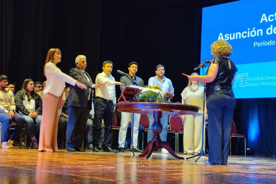 Asunción de nuevas autoridades en la UNSE Asunción de nuevas autoridades en la UNSE