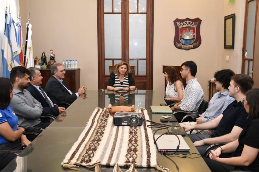 La Intendente Norma Fuentes destacó el proyecto tecnológico de egresados del ITSE
