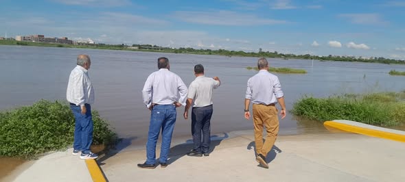 El Gobierno provincial inspecciona la ribera del río Dulce ante la creciente del caudal El Gobierno provincial inspecciona la ribera del río Dulce ante la creciente del caudal