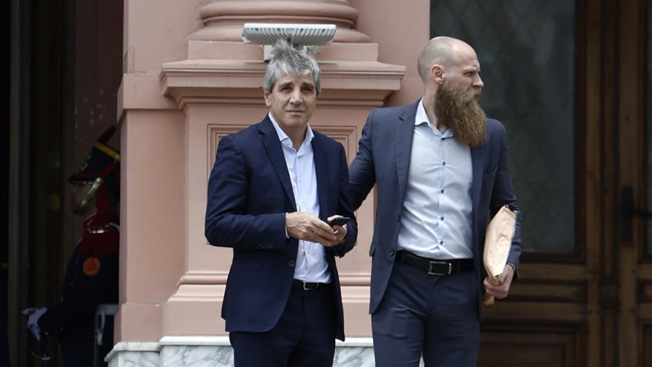 ¿Por qué si Caputo pagó el vencimiento, subió el riesgo país y cayeron los bonos?