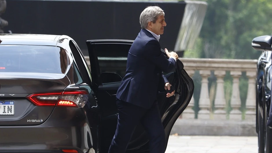 La suba de la inflación agrava el problema de la deuda en pesos y Caputo enfrenta otro vencimiento grande