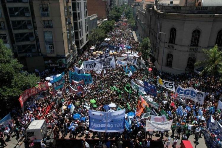 Tensión sindical: Gremios industriales exigen un paro nacional contra la reforma laboral