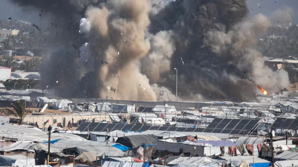 Escalada en Gaza: Bombardeos israelíes en zonas de refugio dejan 26 muertos Escalada en Gaza: Bombardeos israelíes en zonas de refugio dejan 26 muertos