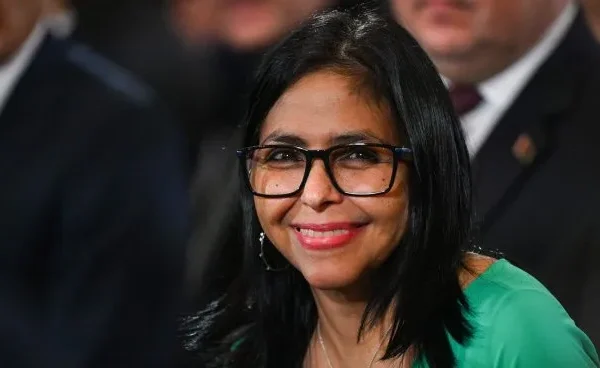 «Mi destino lo decide Dios»: Delcy Rodríguez desafía a Trump y asume el control de la transición