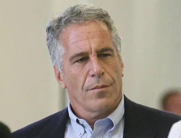 Murió en Tailandia el exbanquero que entregó al FBI correos de Epstein con un secretario de Trump, y en Londres piden investigar al regulador