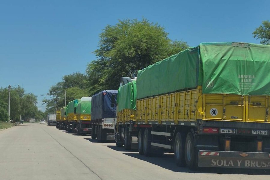 Ordenamiento urbano en Fernández: Multan a camiones por estacionamiento indebido
