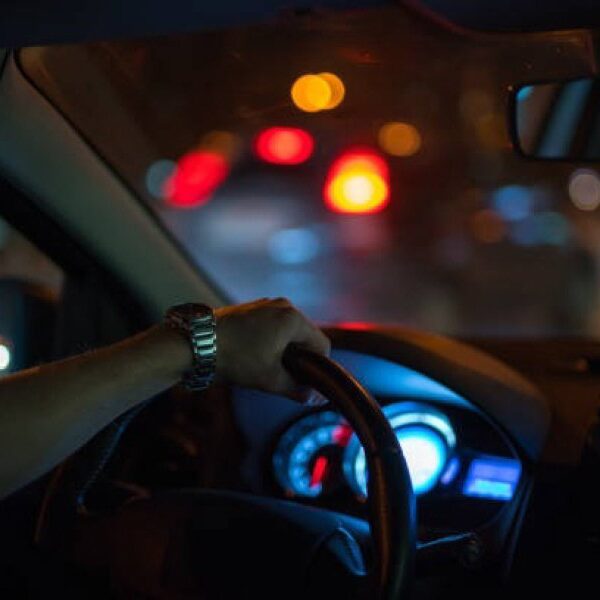 Escándalo en La Banda: Denuncian acoso sexual contra un conductor de Uber y se desatan agresiones físicas