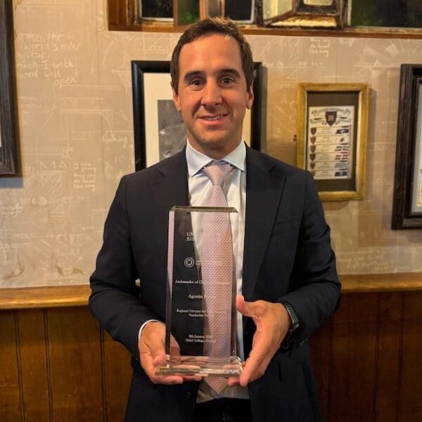 Agustín Porres es el primer latinoamericano distinguido por la Universidad de Oxford en educación