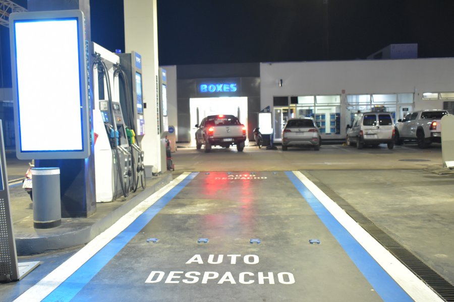 El autodespacho de combustible debuta en Santiago y La Banda bajo un sistema mixto