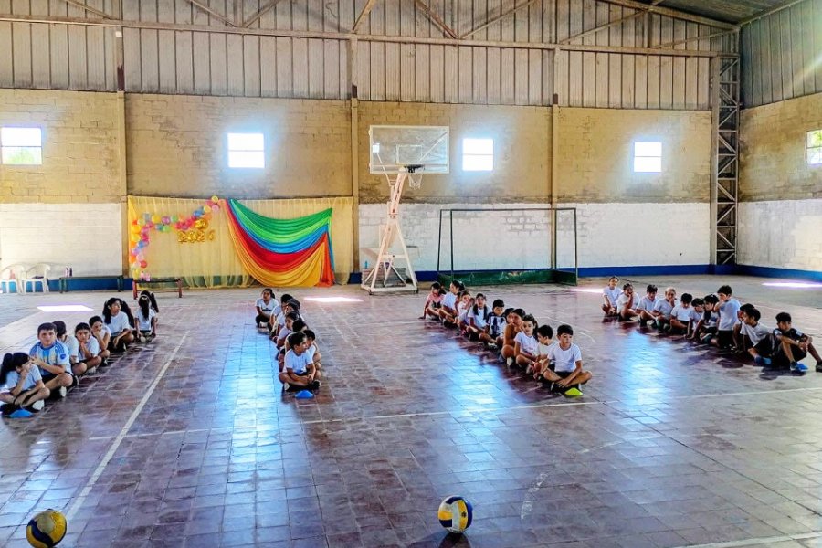 Comenzó la Colonia de Vacaciones en el Polideportivo Municipal de Forres