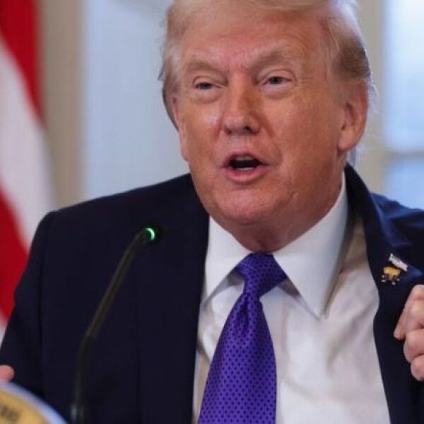 Tensión global: Trump impone aranceles a Europa para forzar la compra de Groenlandia