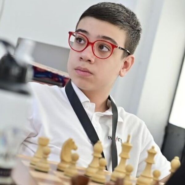 El «Pibe Oro» brilla en su debut: empate estratégico de Faustino en el Tata Steel