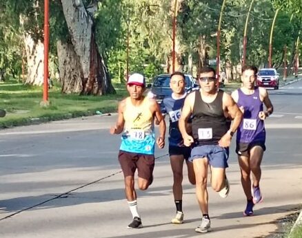 El Parque Aguirre recibe una nueva cita del atletismo santiagueño