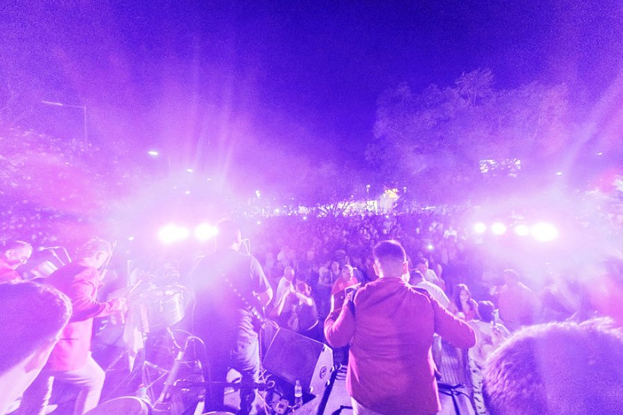 Las Termas se enciende con música: Esta noche vuelve el programa «Viví Termas en Verano»