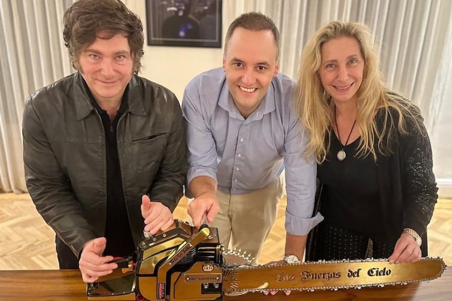 Adorni profundiza el ajuste: Recorte del 20% y reorganización en la Jefatura de Gabinete Adorni profundiza el ajuste: Recorte del 20% y reorganización en la Jefatura de Gabinete