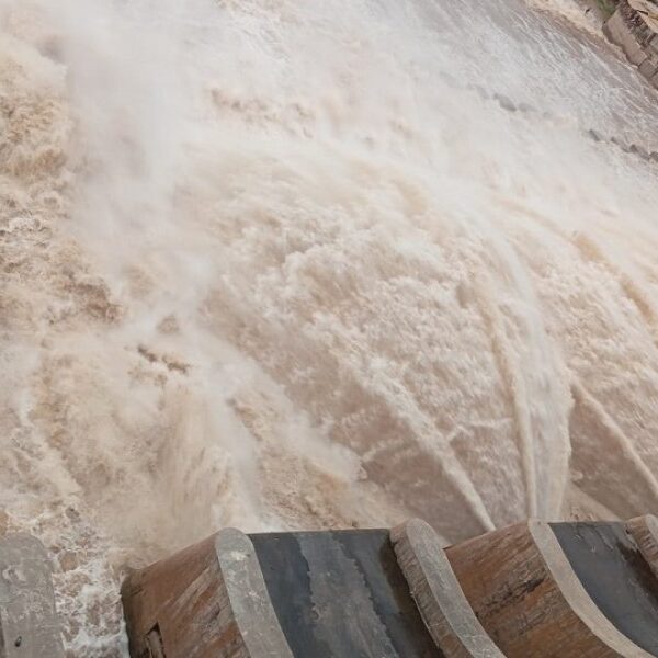 Alerta máxima en Las Termas: El caudal del río Dulce crece por la apertura de compuertas en Tucumán