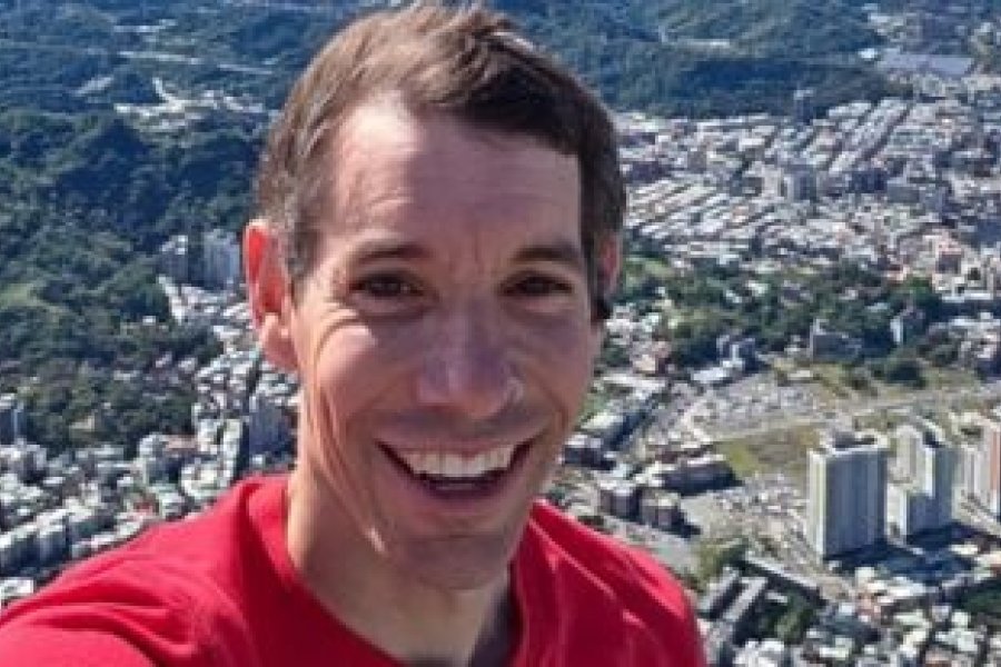Alex Honnold conquistó el Taipei 101: Escalada sin cuerdas a 508 metros de altura
