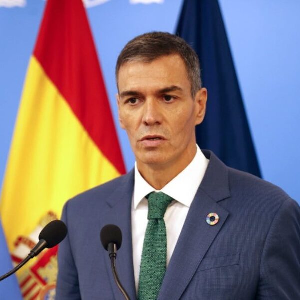 España regularizará a 500 mil inmigrantes: Impacto y claves para los argentinos