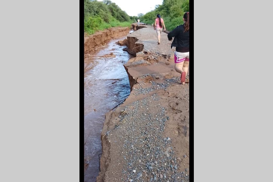 Emergencia en El Bagual: Lluvias extremas aíslan a familias y destruyen caminos