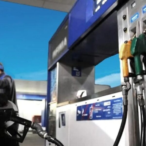 El Gobierno oficializó el aumento de impuestos a los combustibles para febrero