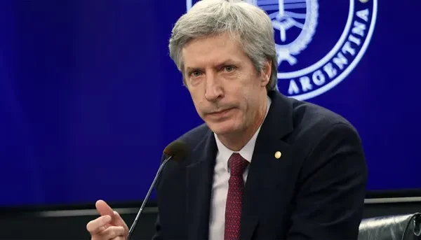 Santiago Bausili reconoció que la economía crece por debajo de lo previsto y apuntó al temor como freno