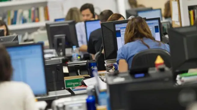 El Gobierno oficializa aumento para estatales: 2% y bono de $50.000 El Gobierno oficializa aumento para estatales: 2% y bono de $50.000