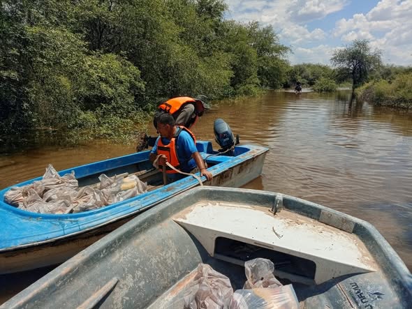 Desbordes en el sur santiagueño: Defensa Civil asiste a múltiples localidades afectadas