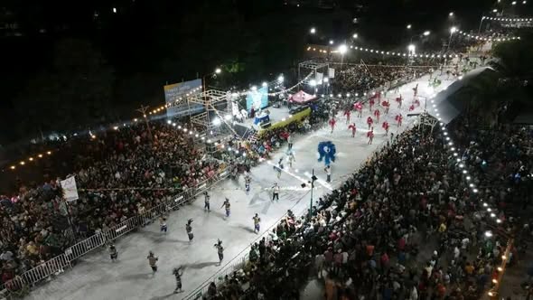 Multitudinaria apertura de la 49° edición de los Corsos de Carnaval en Quimilí