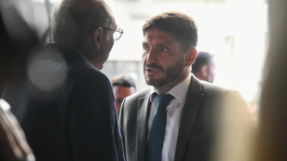 Tensión entre Caputo y Pullaro: Cruce por la liquidación de fondos en Santa Fe