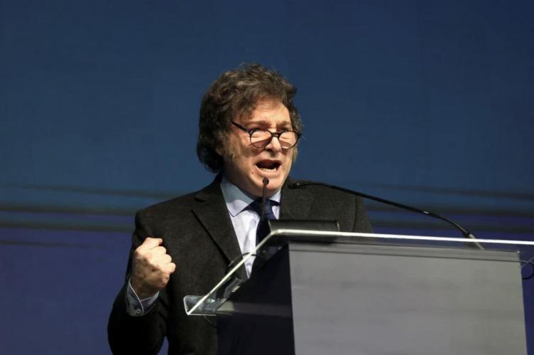 Milei encabezó el acto en San Lorenzo y oficializó el traslado del sable corvo