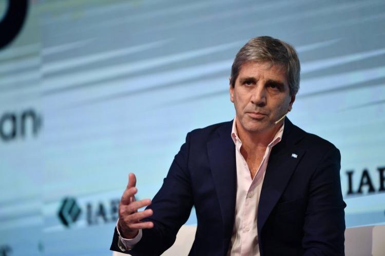 Denunciaron penalmente a Caputo por irregularidades en los números del INDEC