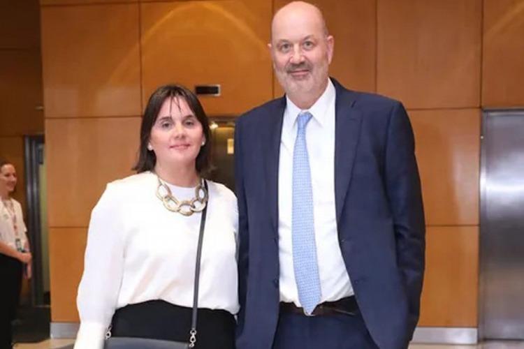 Cancillería adjudicó $114 millones a empresa de la esposa de Sturzenegger por clases de inglés Cancillería adjudicó $114 millones a empresa de la esposa de Sturzenegger por clases de inglés