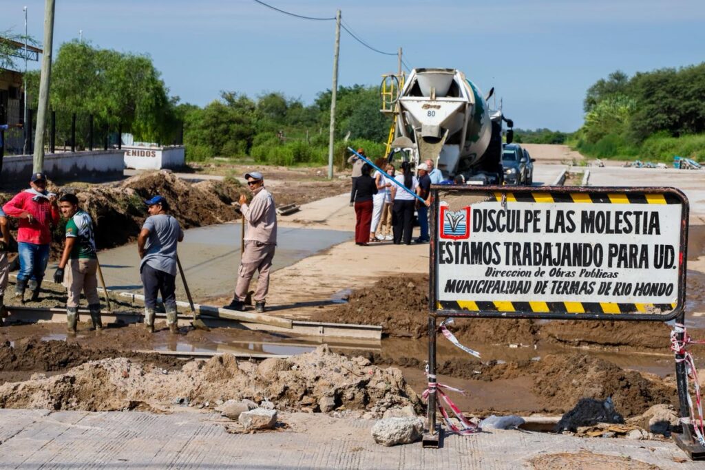Avanzan los trabajos de pavimentación en el barrio sector El Alto