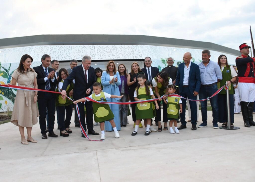 Elías Suárez participó de la apertura el ciclo lectivo municipal en la ciudad Capital y de la inauguración de un nuevo jardín de infantes Elías Suárez participó de la apertura el ciclo lectivo municipal en la ciudad Capital y de la inauguración de un nuevo jardín de infantes