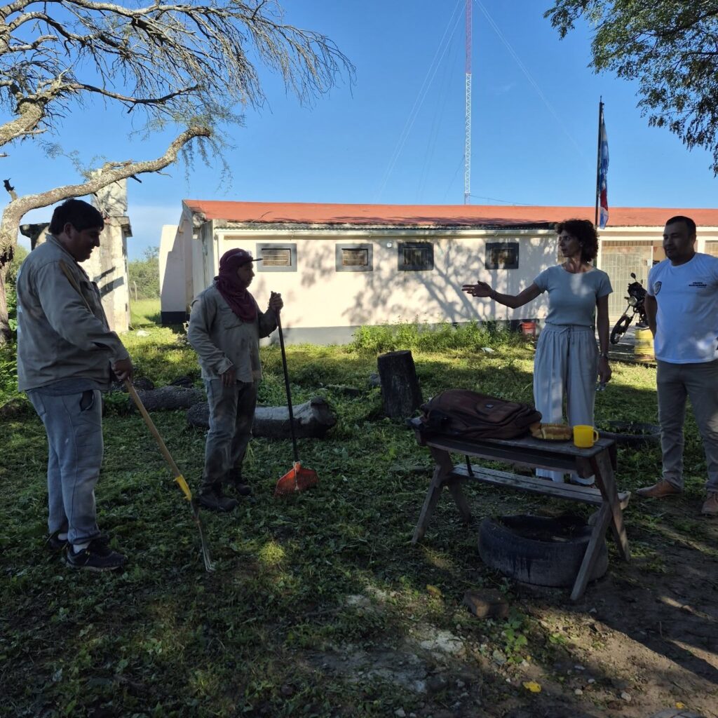 La Intendente Paula Cánepa supervisó los trabajos de limpieza y desmalezado en la escuela de galeano La Intendente Paula Cánepa supervisó los trabajos de limpieza y desmalezado en la escuela de galeano
