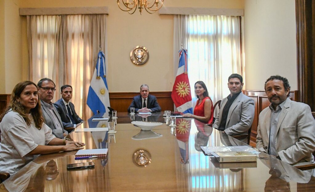 El Gobernador se reunió con autoridades del Ministerio y del Consejo de Educación para analizar y proyectar acciones en materia educativa