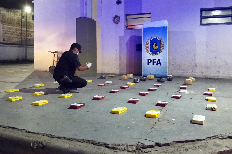 Golpe al narcotráfico en Salta: Secuestran droga con el sello del clan Castedo Golpe al narcotráfico en Salta: Secuestran droga con el sello del clan Castedo