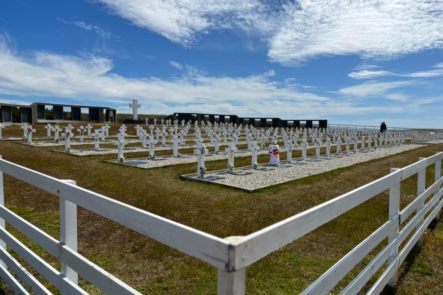 Malvinas: Una muestra fotográfica inédita y solidaria llega a Colonia Dora