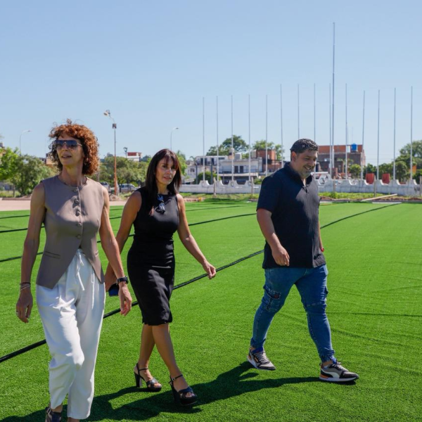 Las Termas avanza con la nueva cancha de hockey: Comenzó la colocación del césped sintético