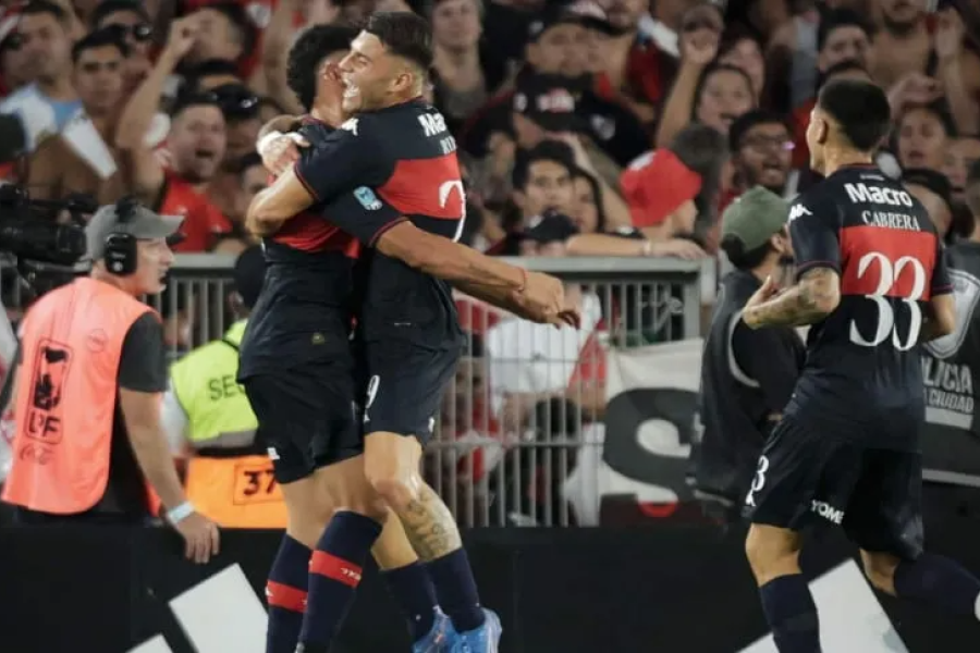 Tigre goleó a River en una noche para el olvido en el Monumental