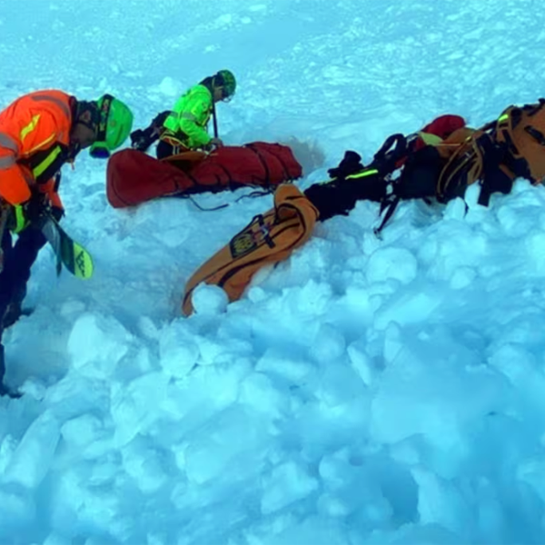 Tragedia en los Alpes italianos: Una avalancha dejó dos excursionistas muertos