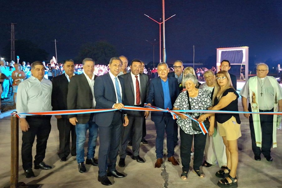 Campo Gallo inmortalizó a su ídolo: Quedó inaugurado el bulevar «Huguito Flores»