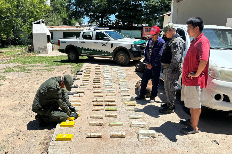 Golpe al narcotráfico en la Ruta 34 incautan más de 65 kilos de cocaína ocultos en una camioneta familiar Golpe al narcotráfico en la Ruta 34 incautan más de 65 kilos de cocaína ocultos en una camioneta familiar