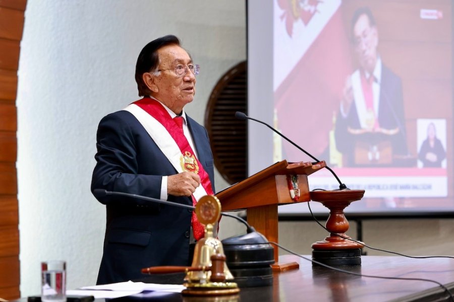 José María Balcázar asume la presidencia de Perú tras una ajustada votación en el Congreso José María Balcázar asume la presidencia de Perú tras una ajustada votación en el Congreso