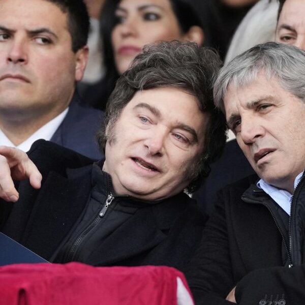 El dólar se consolida por debajo de los $1400 y el Gobierno lo utiliza como «ancla» antiinflacionaria