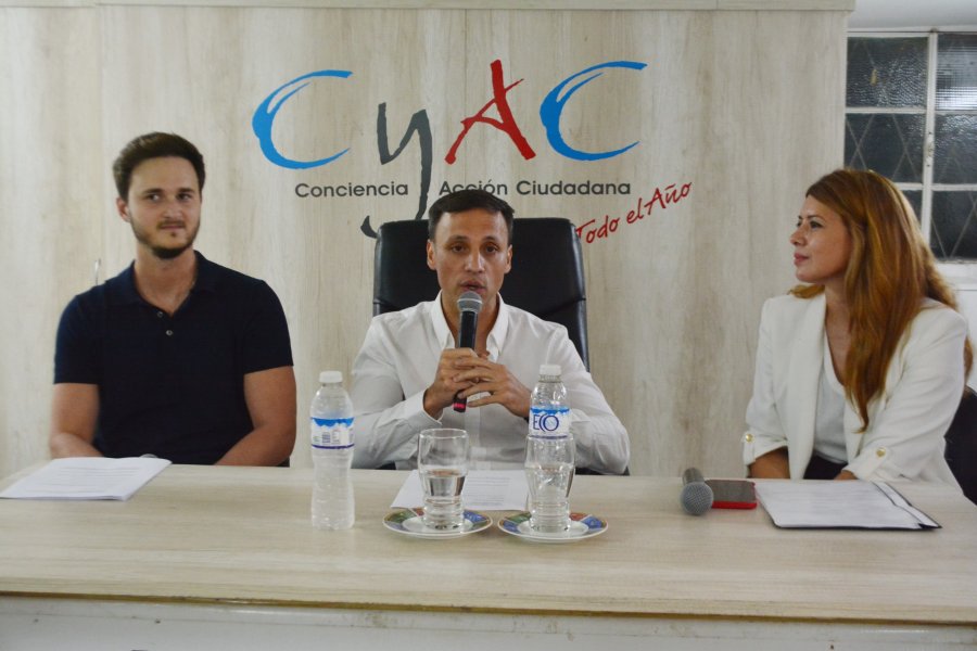 Víctor Araujo lideró un conversatorio sobre gestión pública en el CyAC