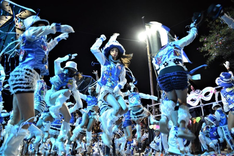 El Carnaval vuelve a Santiago: Dos noches de fiesta en la costanera